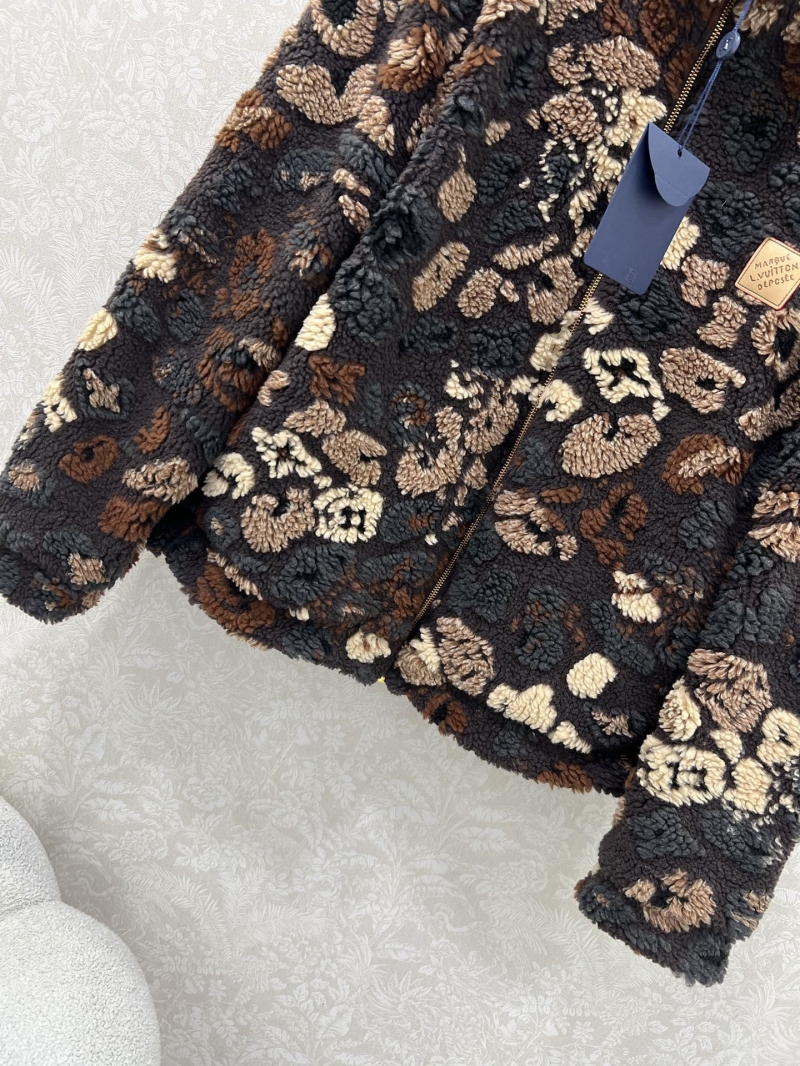 l0vis Vvtt0n outwear